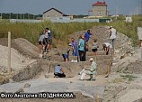 Античная крепость и монетка на счастье